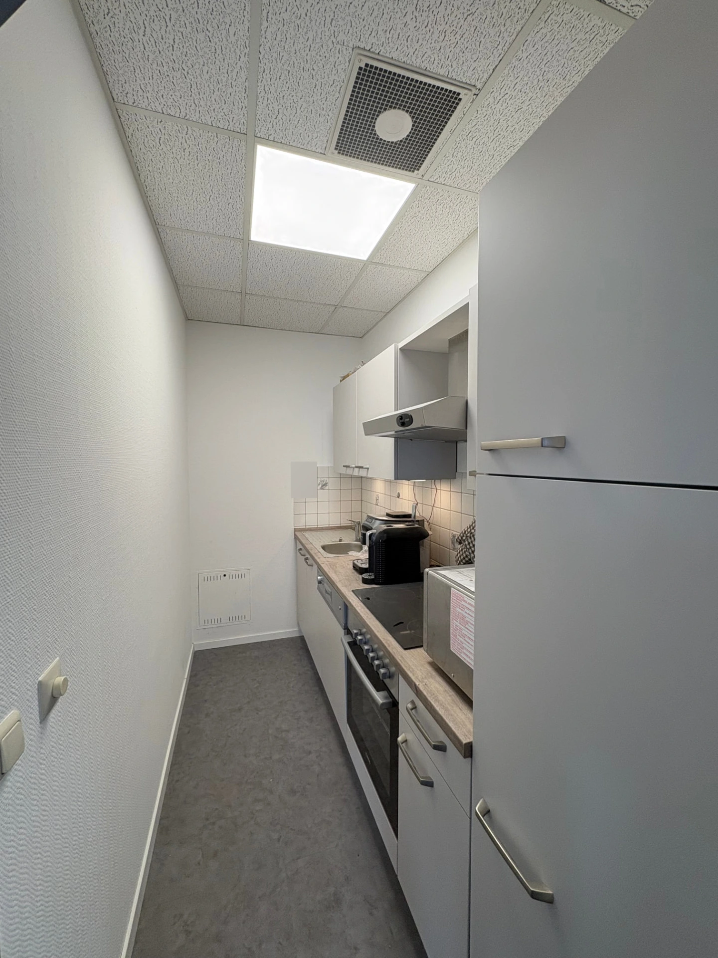 Existing fitted kitchen