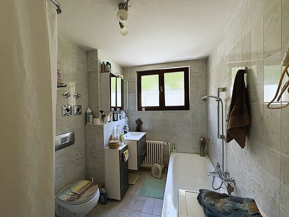 Another view of the bathroom