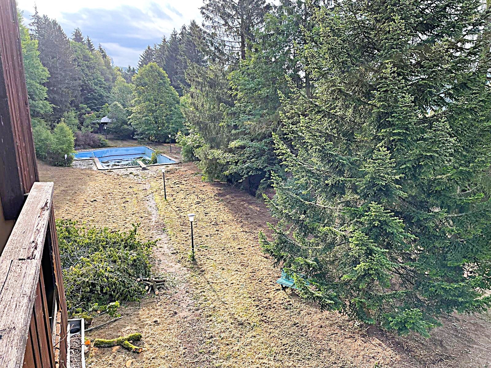 Garden with an existing pool not currently operational