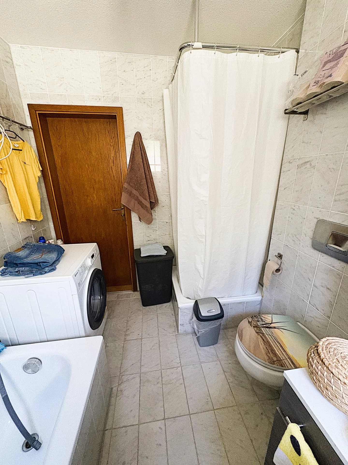 Lower-ground-floor bathroom with shower and bathtub