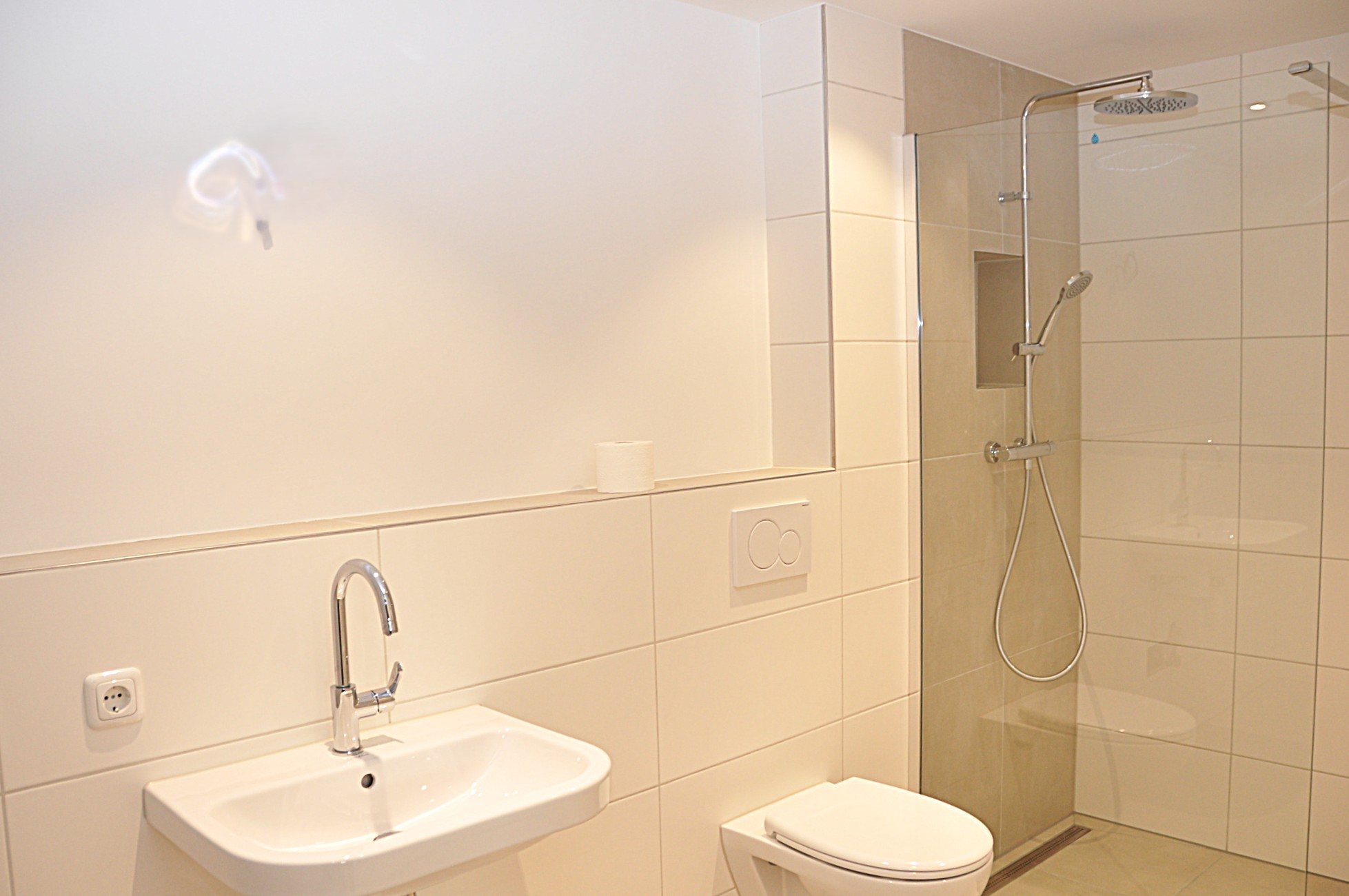 New bathroom with washbasin