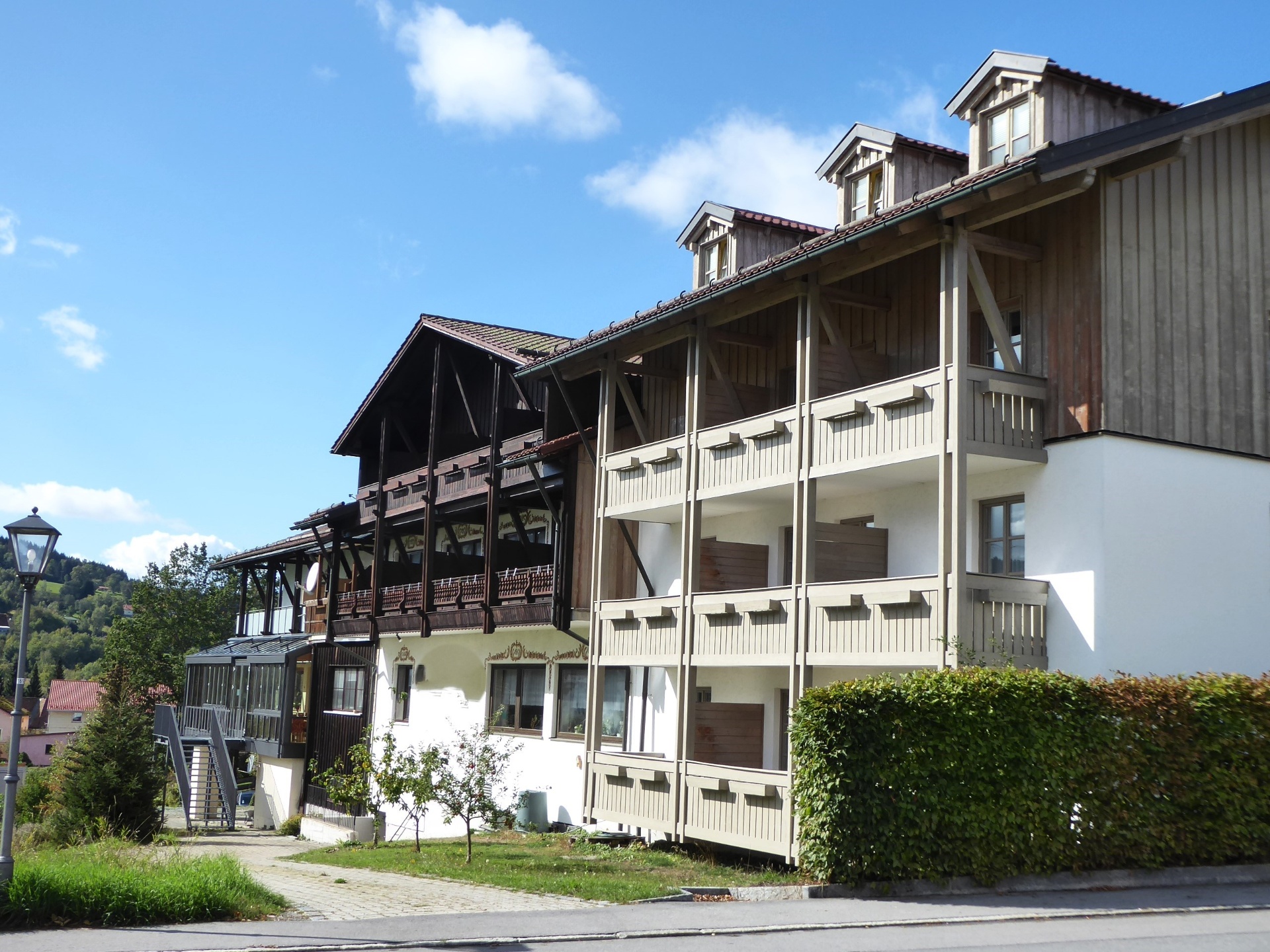Exterior view of Hotel Hubertus with balconies and dormers