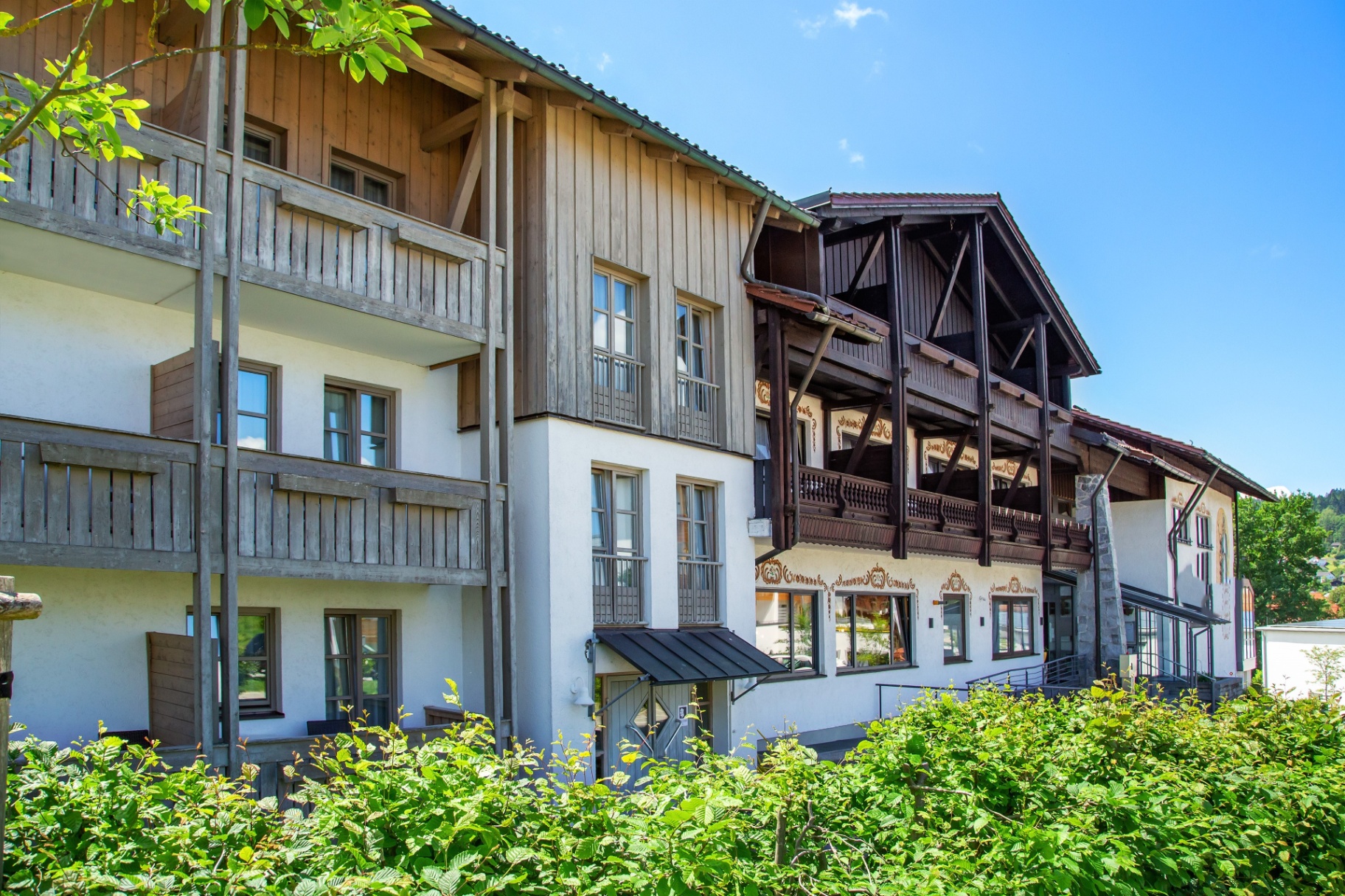 Hotel Hubertus complex with balconies and well-kept grounds