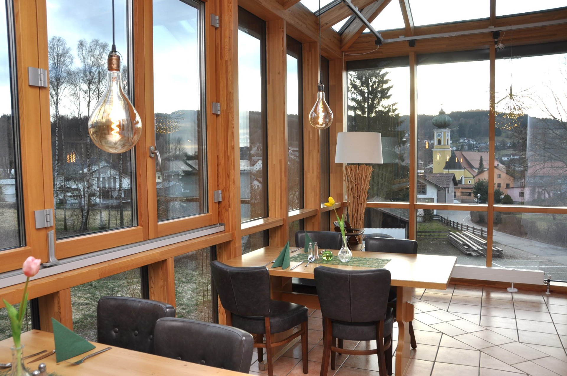 Glass-roofed conservatory terrace with a view of Frauenau
